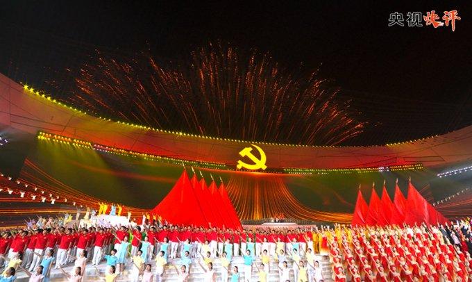 我与女朋友在一起一年了，但她从不主动约我，请问她究竟爱我吗游戏画面